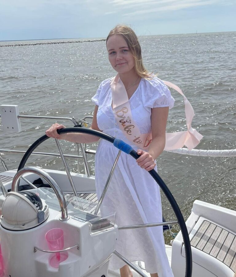 Tüdrukuteõhtu jahil Pärnu lahel